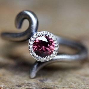 Серебряное кольцо с цирконом